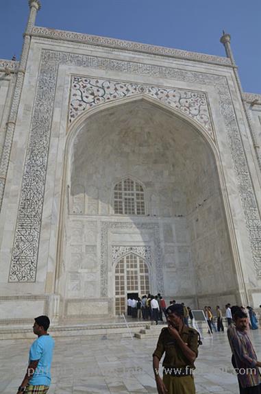 06 Taj_Mahal,_Agra_DSC5636_b_H600